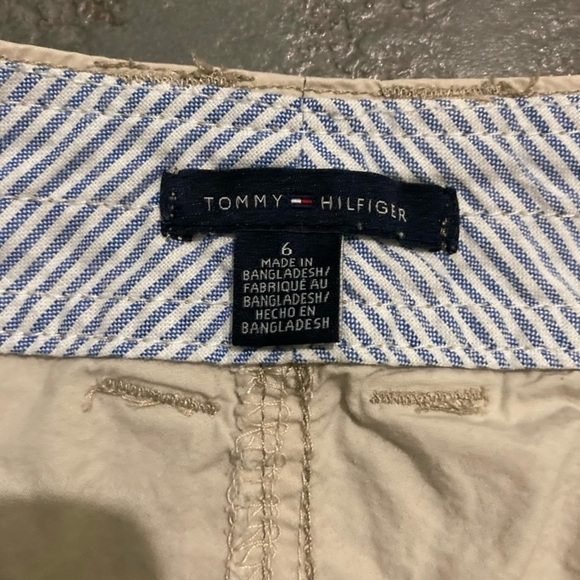 Tommy Hilfiger Cargo Shorts and T-Shirt Outfit. Size S - Picture 7 of 12